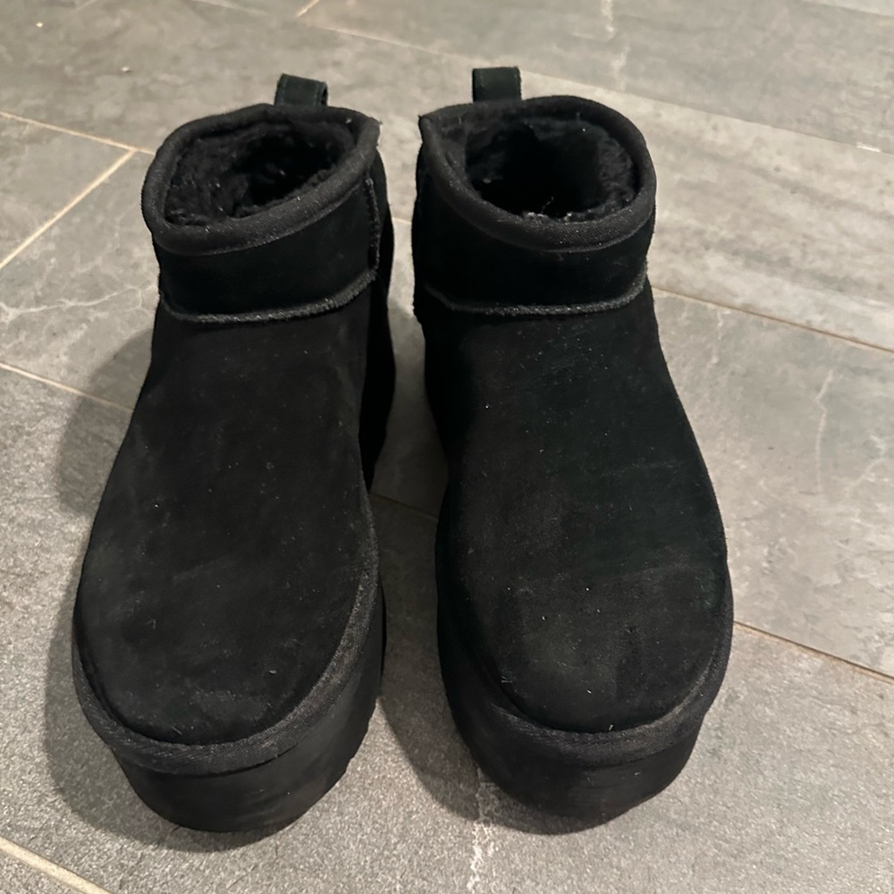 EUC UGG Women's Classic Ultra Mini Platform Boots